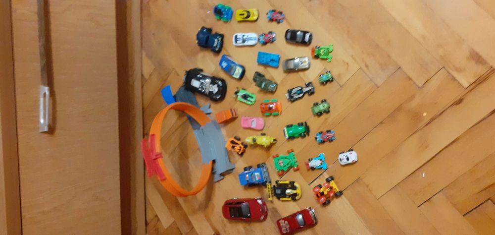 Писта Hot whees и колички хххххххх