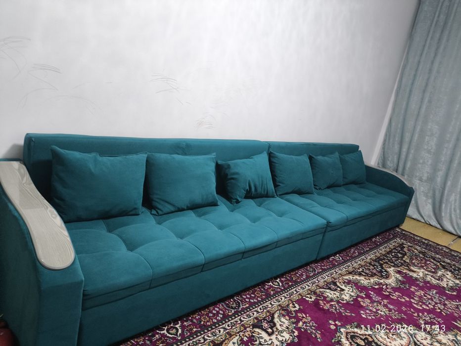 Срочно продам диван в отличном состояний
