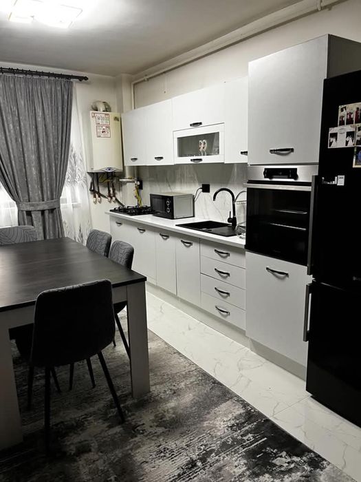 Vand apartament in floresti