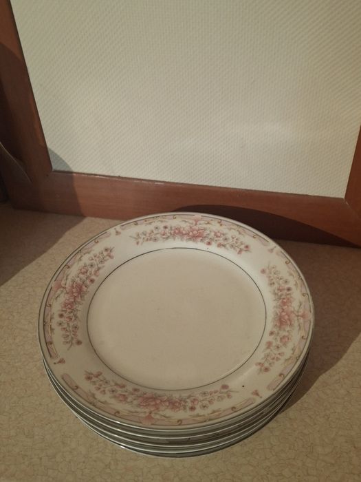 Продам тарелки и блюда