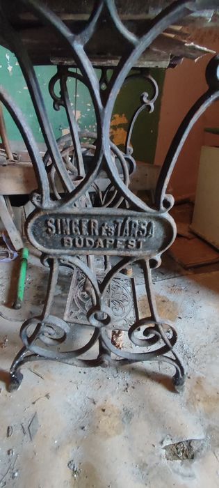 Masina de cusut Singer