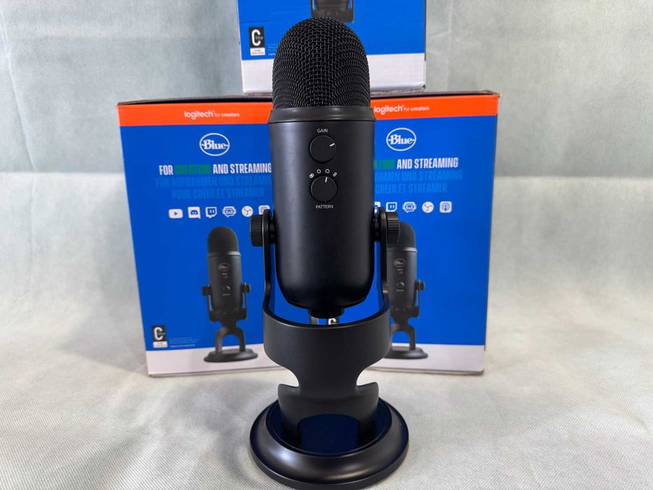 Настолен микрофон Logitech Blue YETI