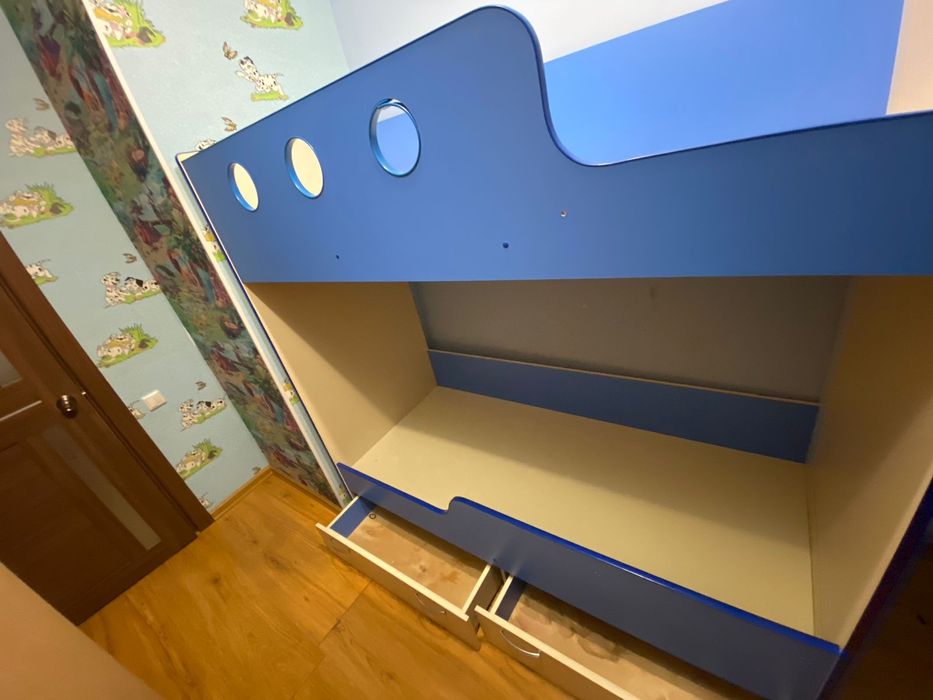 Кровать двух ярусная