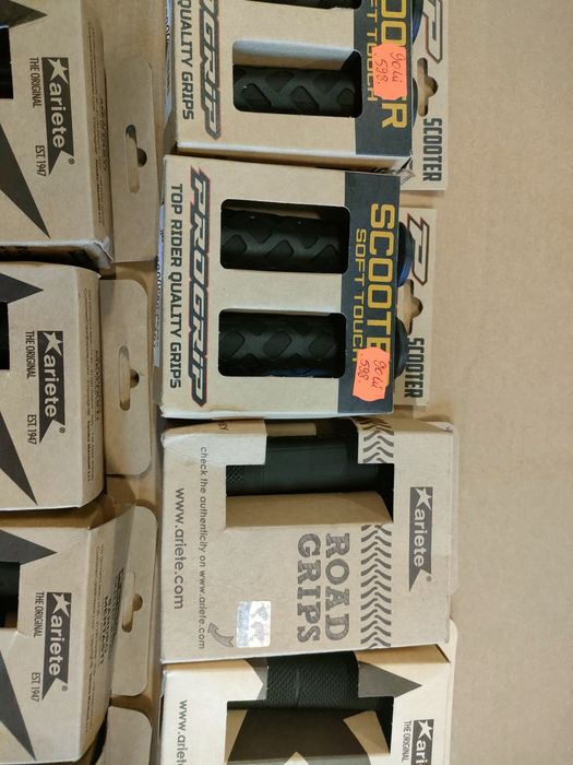 Mansoane / Grips moto Yamaha Honda Suzuki Kawasaki Ducati Aprilia BMW