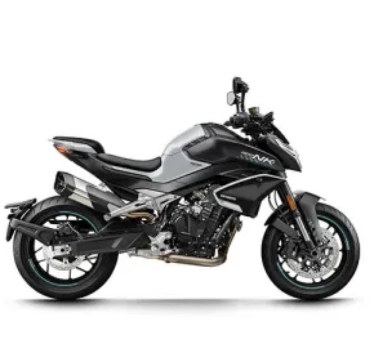 CFMOTO 800NK Advanced categoria A2 in acte