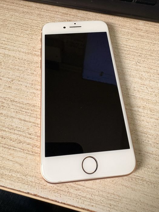 Vand Iphone 8 impecabil!