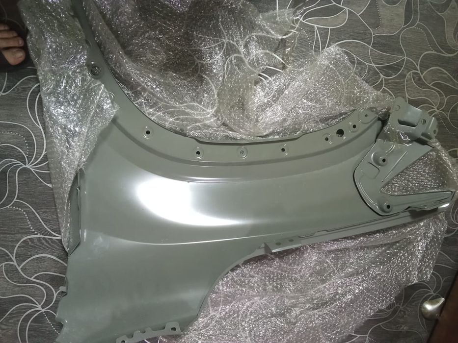 Продам передние крыло