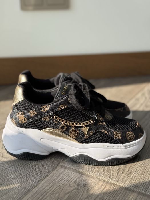 Продам GUESS кроссовки женские