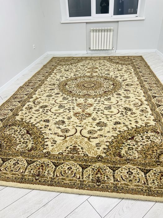 Кілем сатылады.Размері 250*400