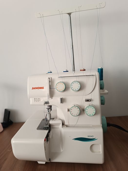 Оверлок janome 9004D