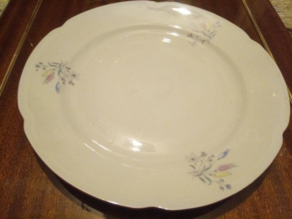 Голяма порцеланова чиния за торта от социализма