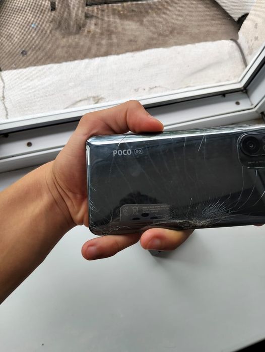 Продам телефон poco f3