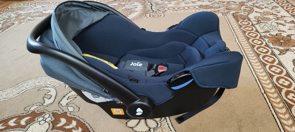 Продам автолюльку  joie
