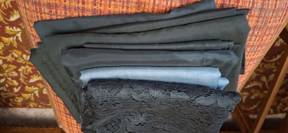 Отрезы тканей различных размеров тканей