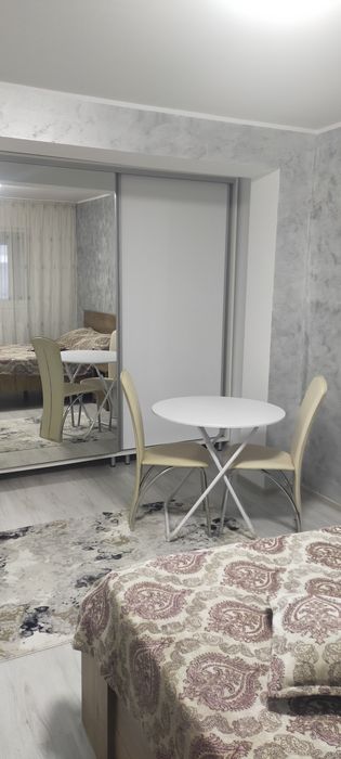 Închiriez apartament cu o camera/Faleza./Fac. Medicina