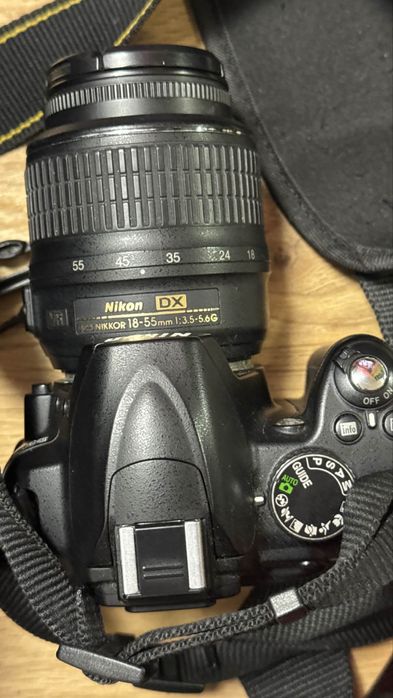 Nikon D3000  cu obiectiv