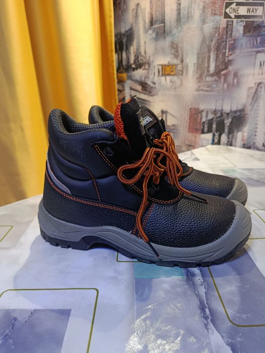 Продам спец обувь!