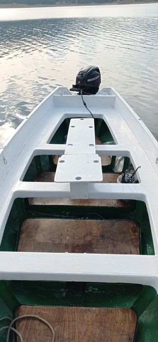 Продавам морска лодка Ял 6