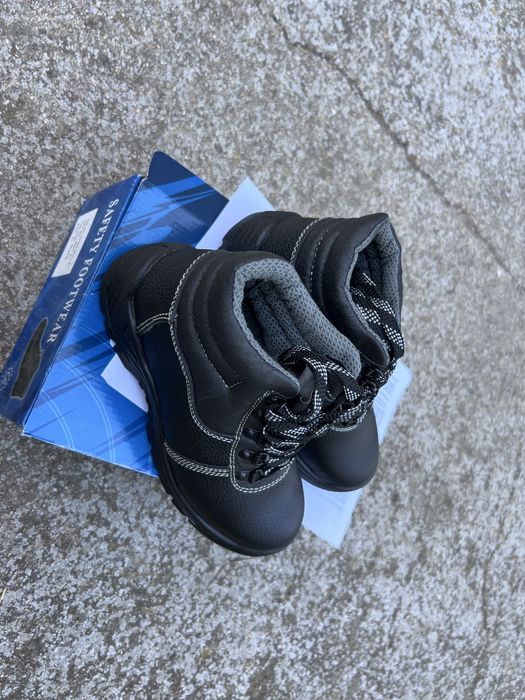 Защитни работни обувки