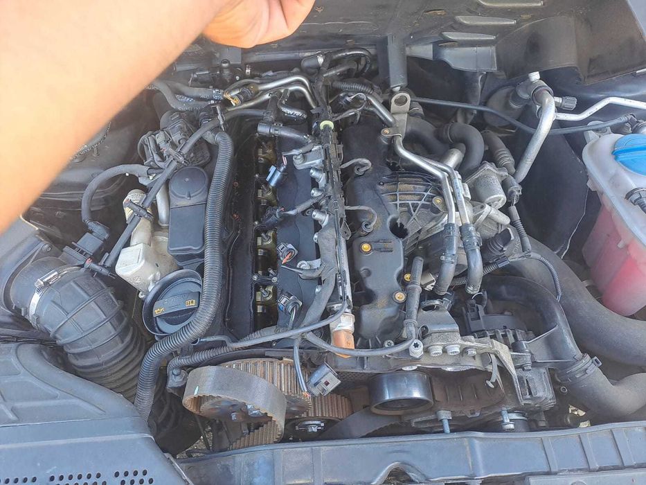 Dezmembrez Audi A4 B8 2.0 TDi an 2009 cod motor CAGA
