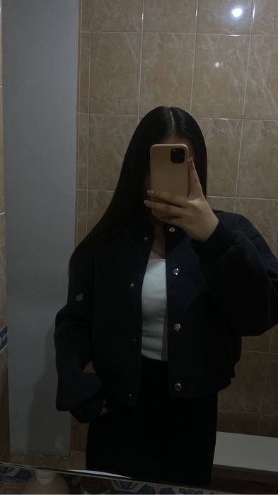 серый бомбер от зары