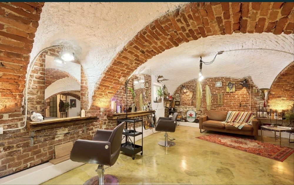 Chirie post/scaun in  salon unde lucrezi pentru tine, nu pentru alții.