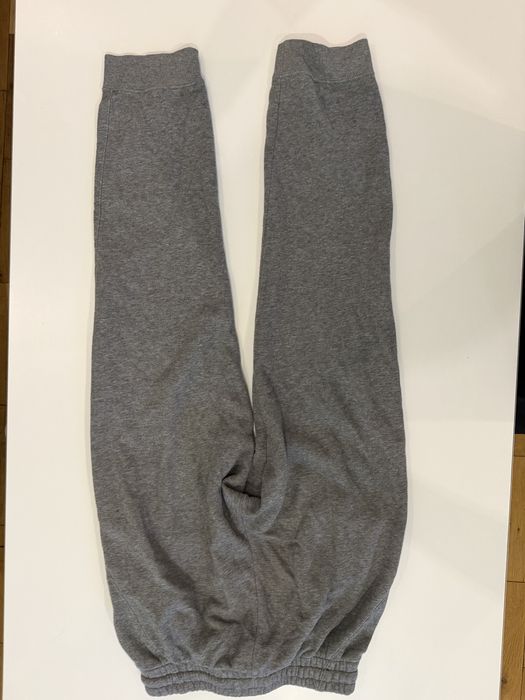 долнище nike в цвят сиво
