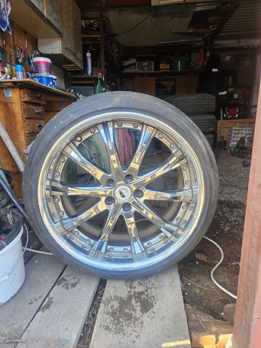Продам резину вместе с дисками размет 245/35R20