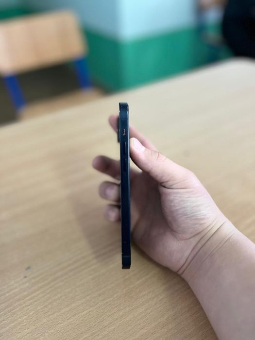 Прадам айфон 12 128гб 79 акб доки все ест