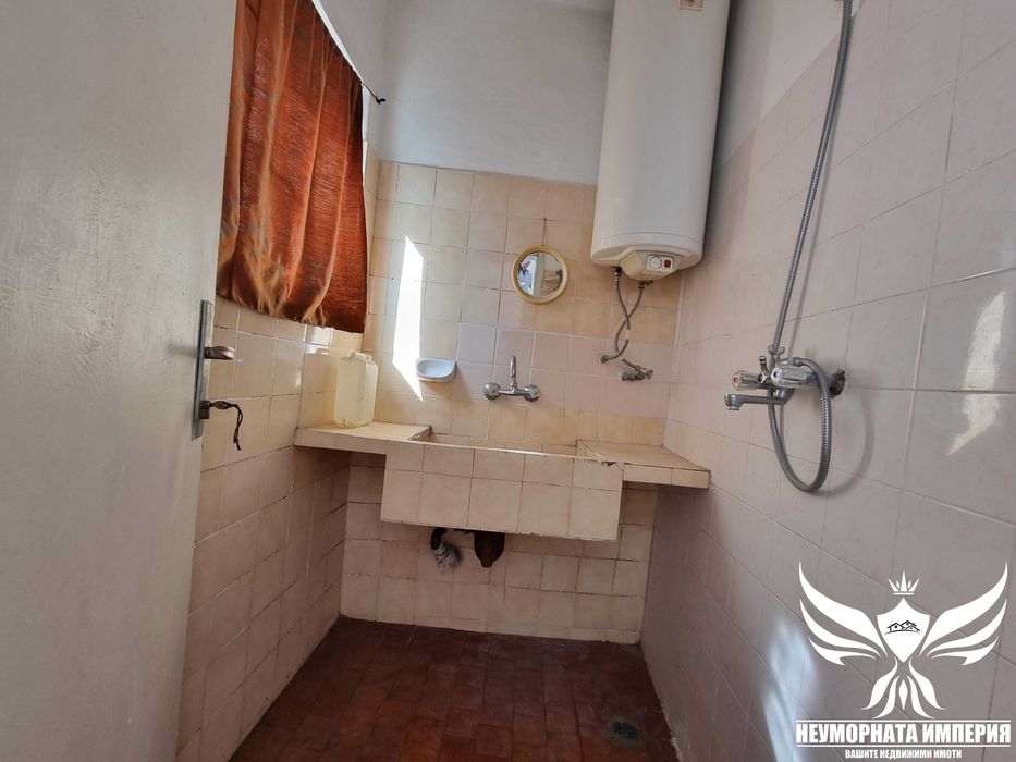 Продавам многостаен РЗП135кв с два гаража в Асеновград,кв.Долни Воден