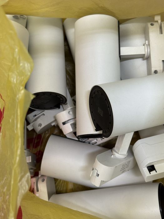 Продам трековые светильники