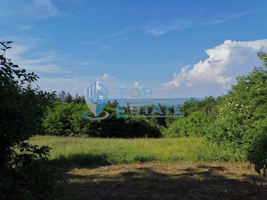 Парцел с панорамна гледка към Горна Оряховица