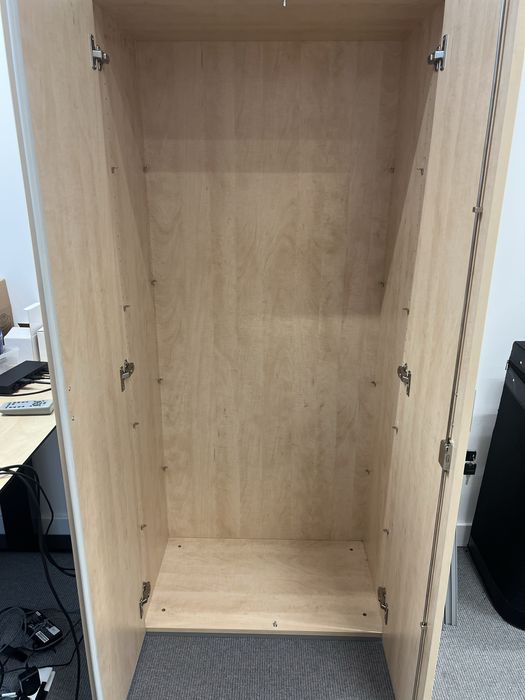 Dulap de lemn cu 2 uși si incuietoare