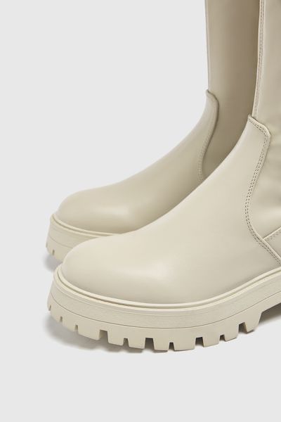 Pull and bear високи ботуши в цвят екрю Zara