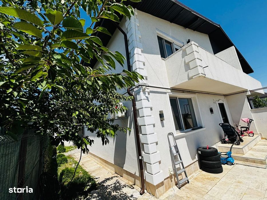 Casă 3 camere, 2 etaje, curte împrejmuită