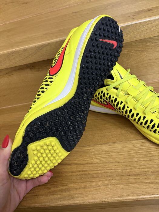 Обувки за футбол Nike