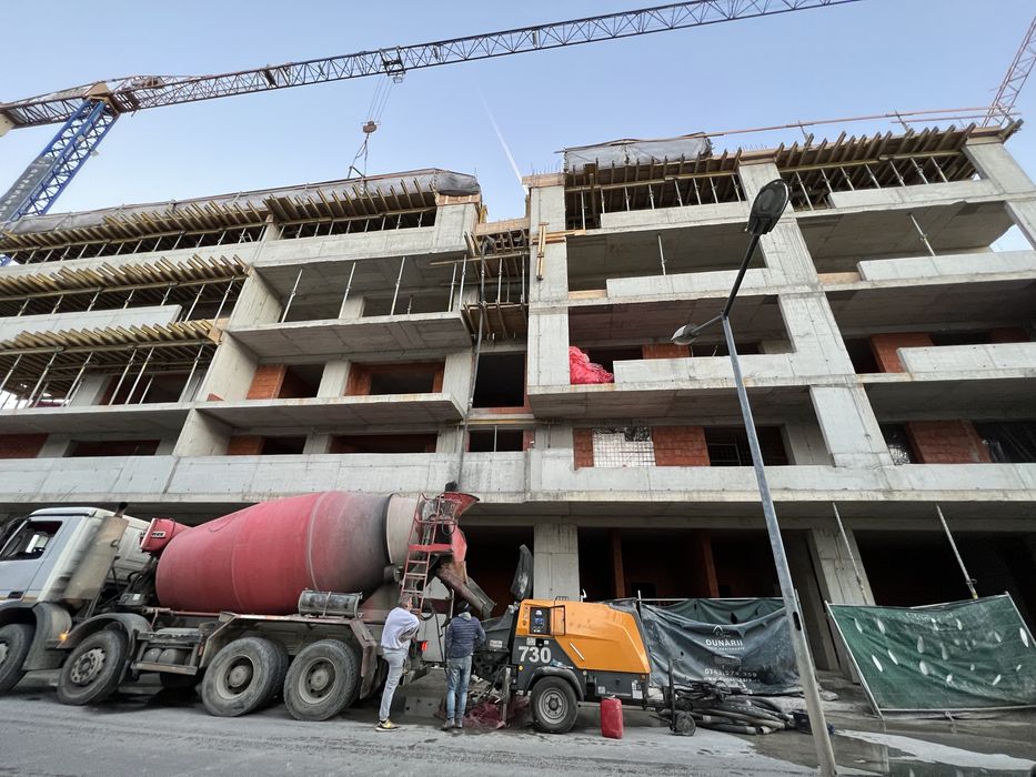 Inchiriez pompa de beton