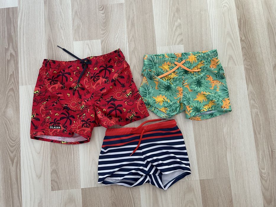 Vand costume si slip baie , pentru baieti 5-6 ani, 7 piese , 150 lei