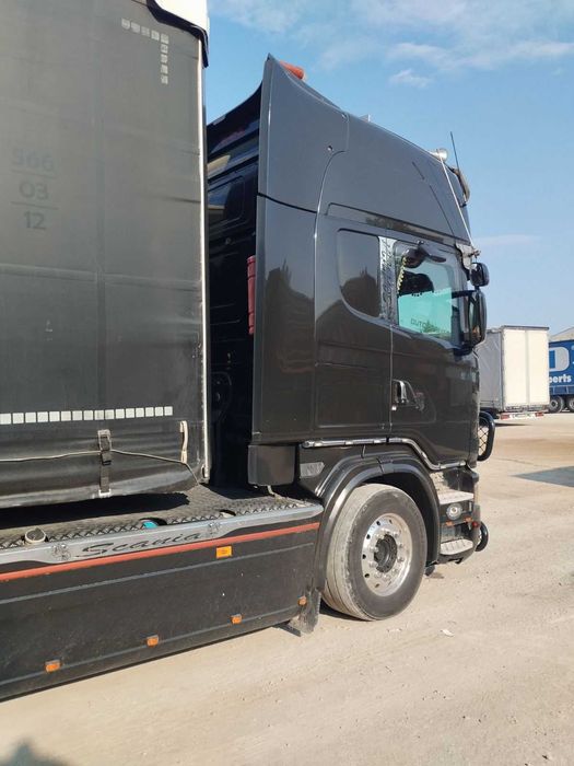 Влекач Scania R520