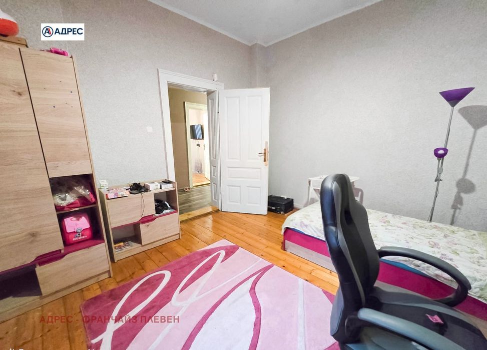 Продава се Тристаен апартамент в Плевен, Идеален център - 144 кв.м за 726 €/кв.м - Снимка #11