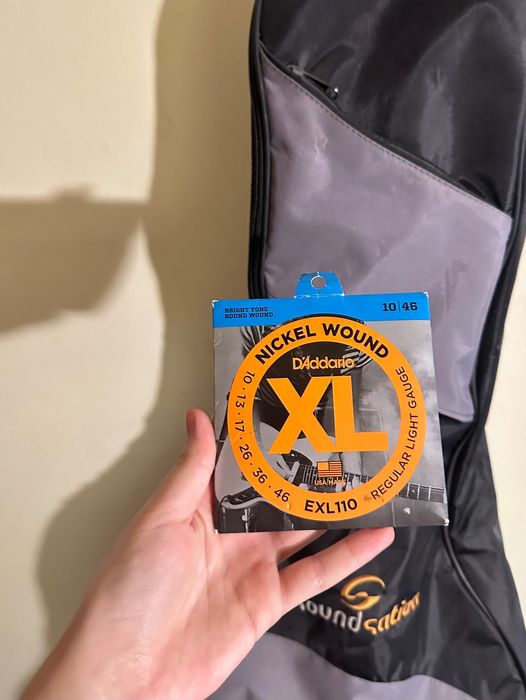 Chitară electrică Squier Bullet Strat HSS + husă + whammy bar + corzi