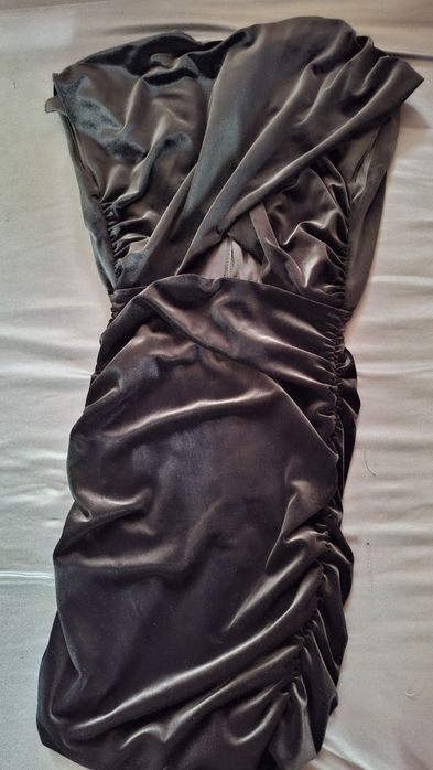 Кадифена, черна рокля, Zara