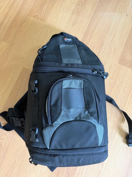 Чанта за фотоапарат - Lowepro с презрамка, джобове и подплънки - много добро състояние