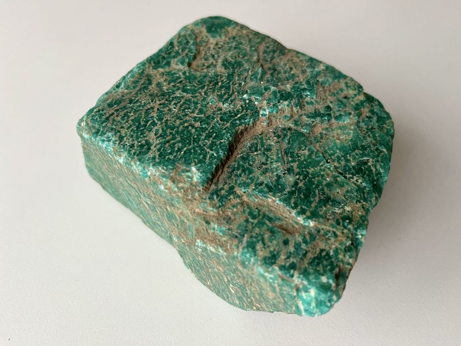 Камень зеленого цвета. 700 грамм