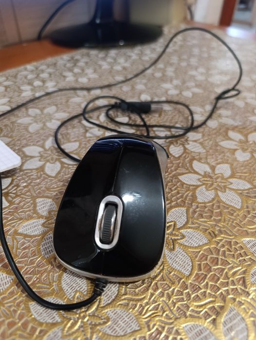 Срочно продам проводную компьютерную мышь