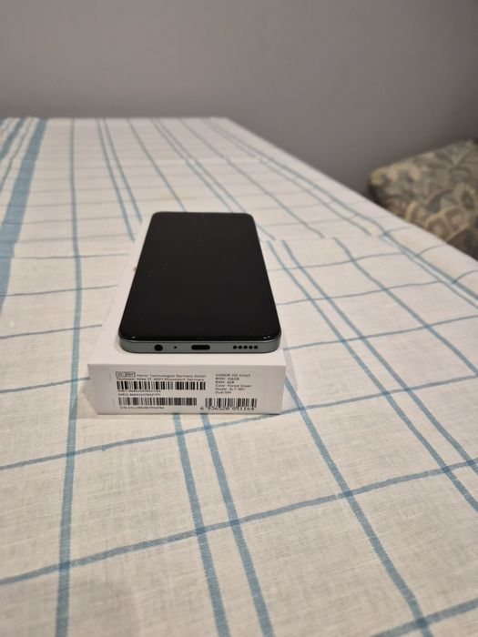 Телефон HONOR 200 smart