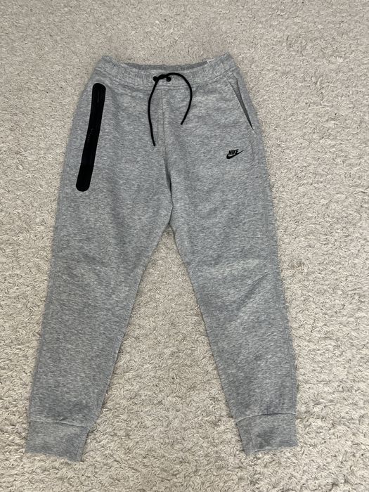 Nike tech fleece gray