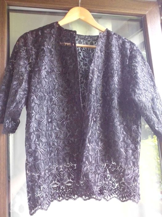 bluza 44/46,dantela neagra,clasica,eleganta
