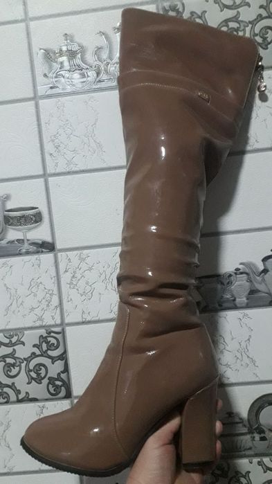 Продаётся женские сапоги