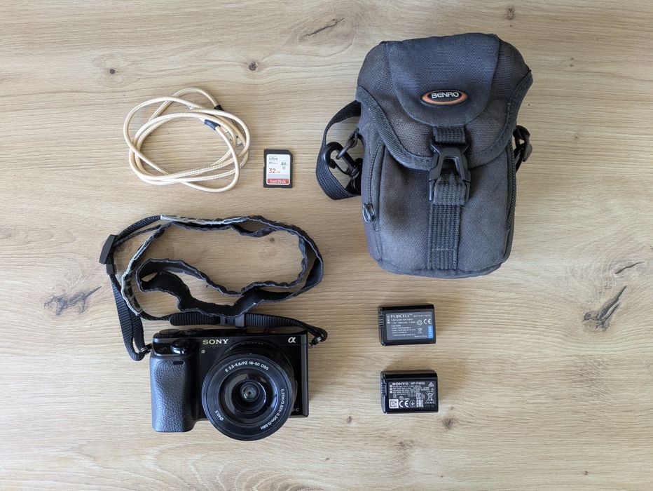 Sony A6000 + 16-50мм обектив - Перфектна Камера за Социални Медии